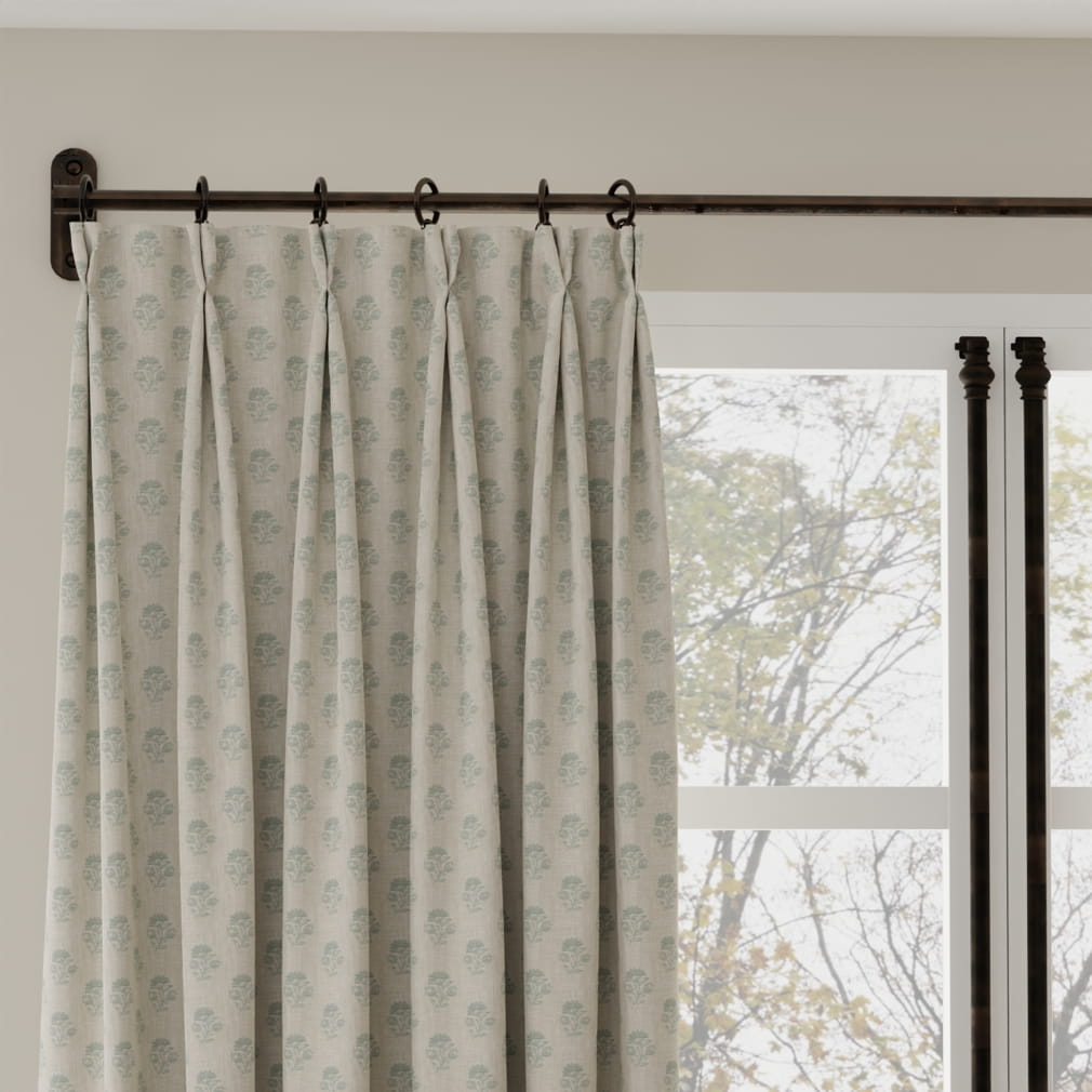 D4800 Posy Breeze Modern Cottage (Charlotte Fabrics)