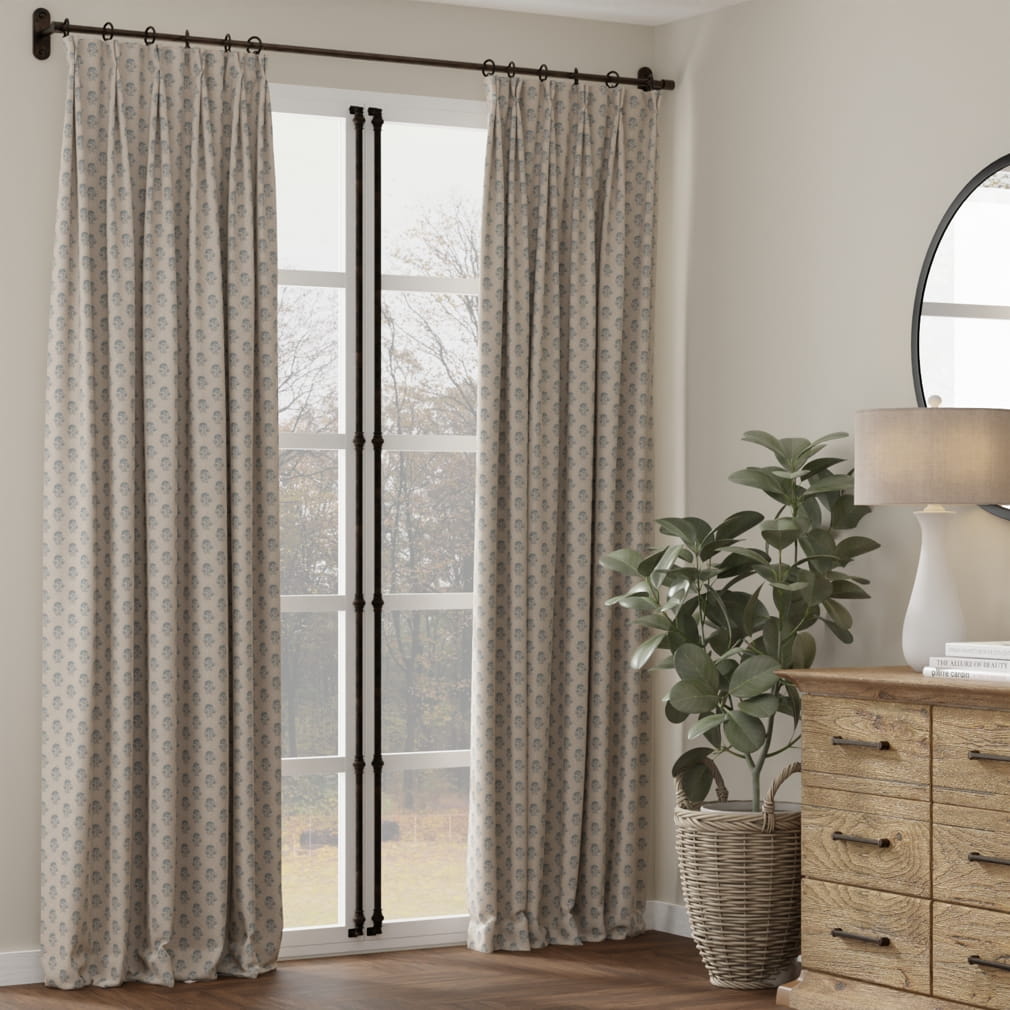 D4802 Posy Sky Modern Cottage (Charlotte Fabrics)