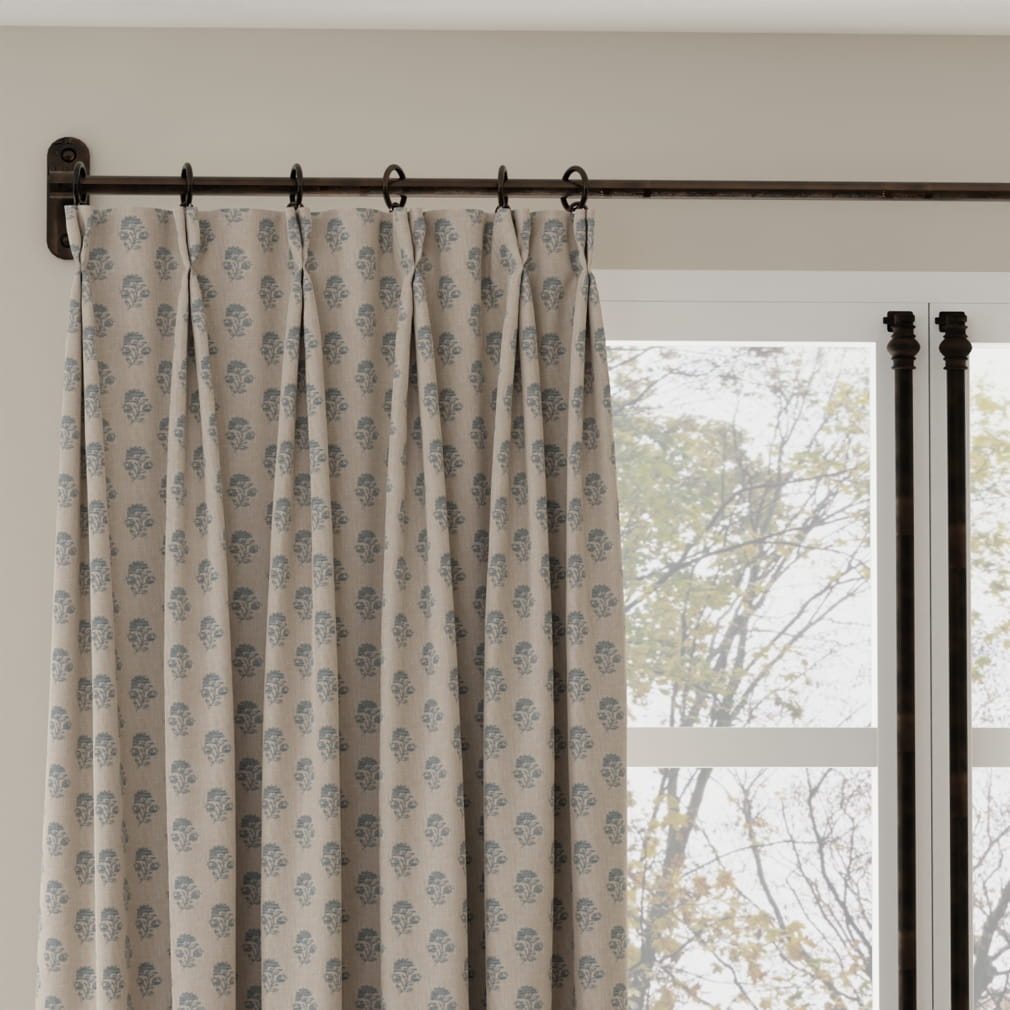 D4802 Posy Sky Modern Cottage (Charlotte Fabrics)