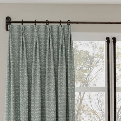 D4813 Ditsy Breeze Modern Cottage (Charlotte Fabrics)