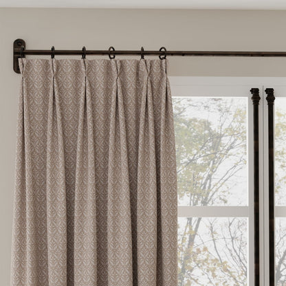 D4815 Ditsy Fawn Modern Cottage (Charlotte Fabrics)