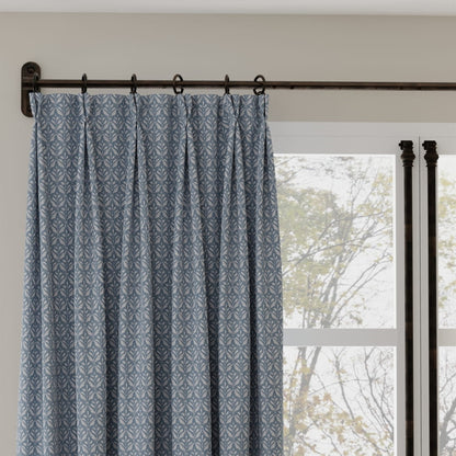 D4816 Ditsy Sky Modern Cottage (Charlotte Fabrics)